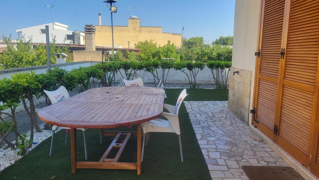 Area Pranzo in Giardino Apartment Gaia