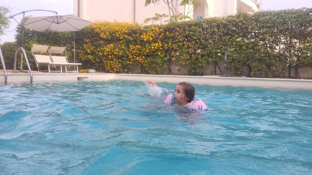 Momenti di Relax in Piscina Apartment Gaia