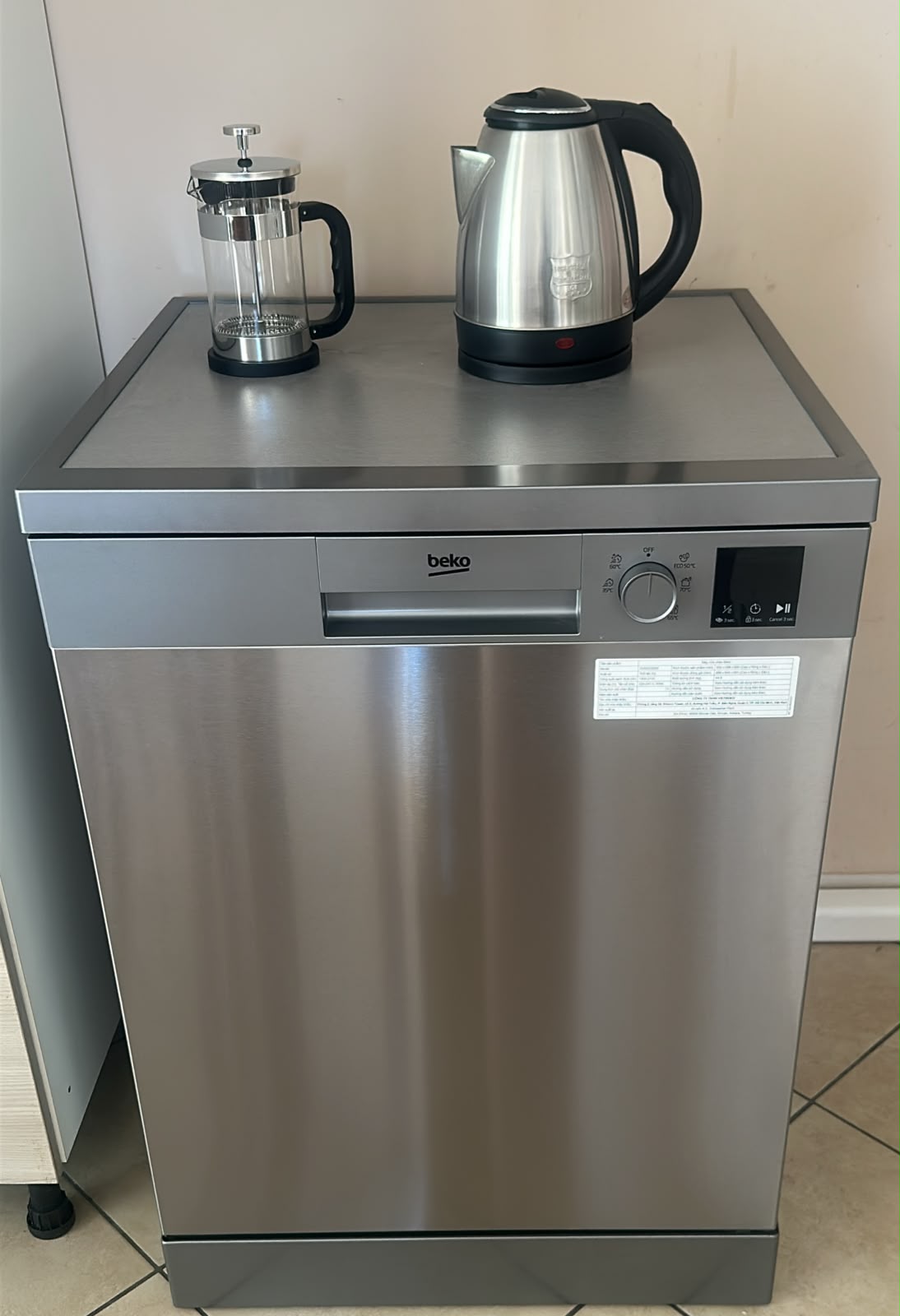 Dishwasher and kitchen equipment Apartment Gaia