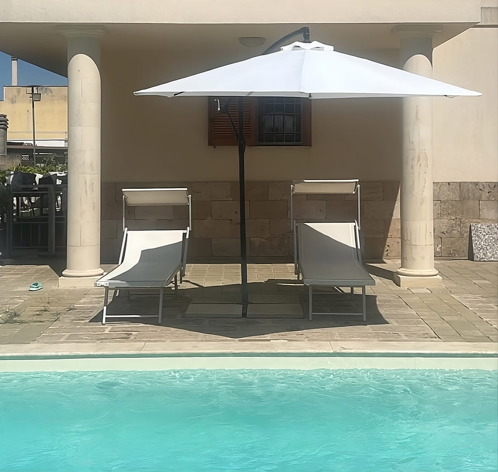 Piscina all'aperto e solarium riservato Apartment Gaia Nardò